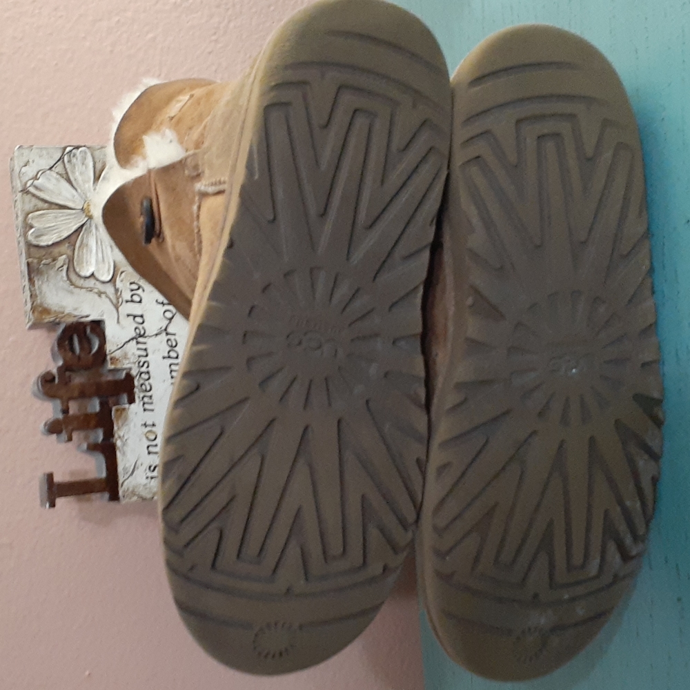 UGG BOOTS SZ 6 - Picture 5 of 9